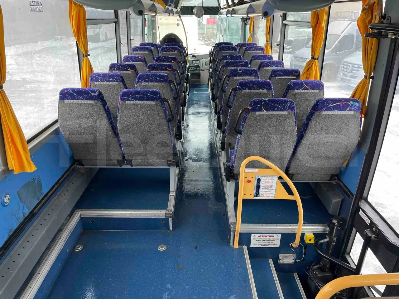 Irisbus Arway SFR160 -7A -  Euro4 - 243kW - 12.756mt - forward view middle aisle