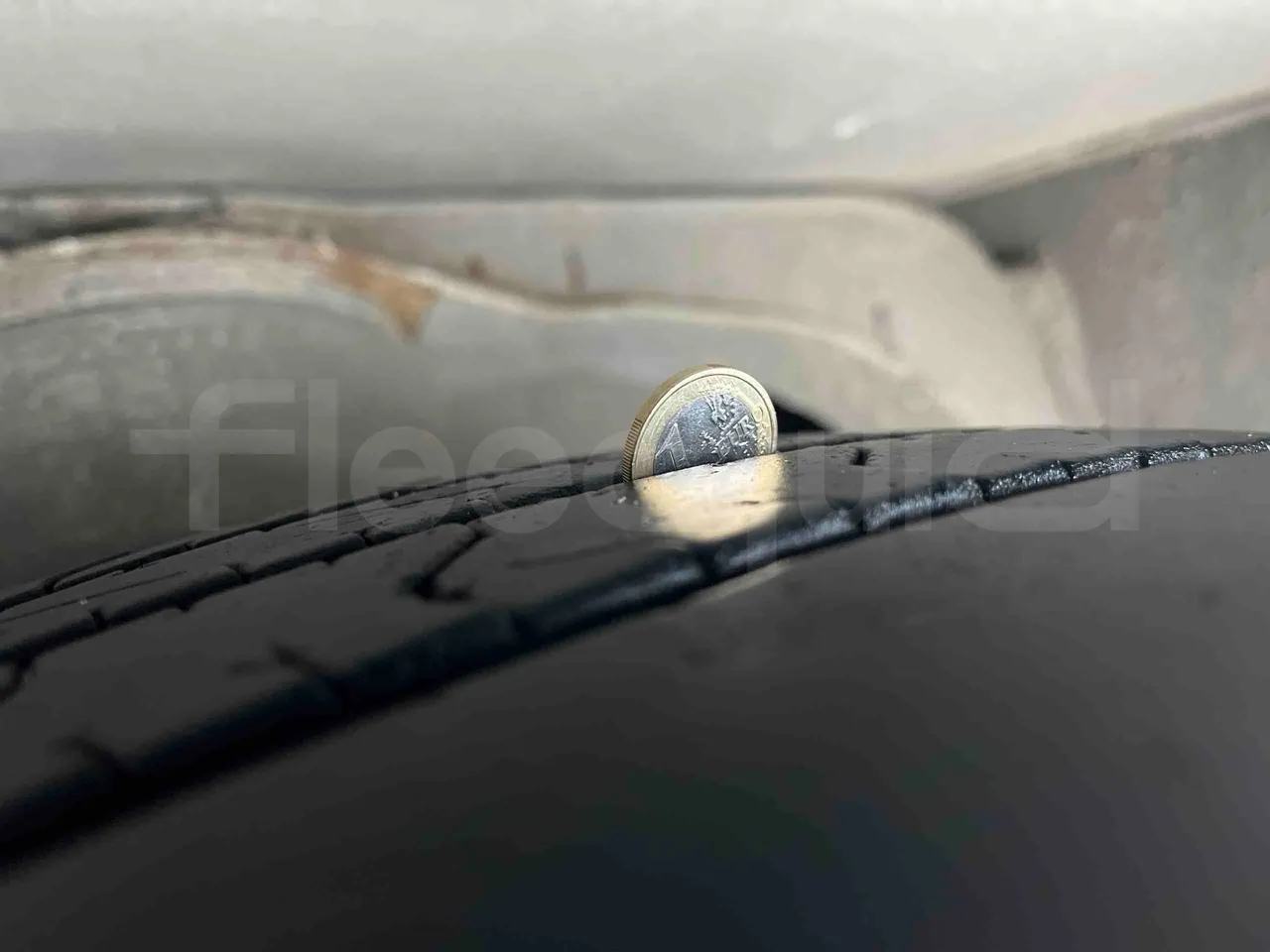 Irisbus Arway SFR160 -7A -  Euro4 - 243kW - 12.756mt - tread condition front tires right