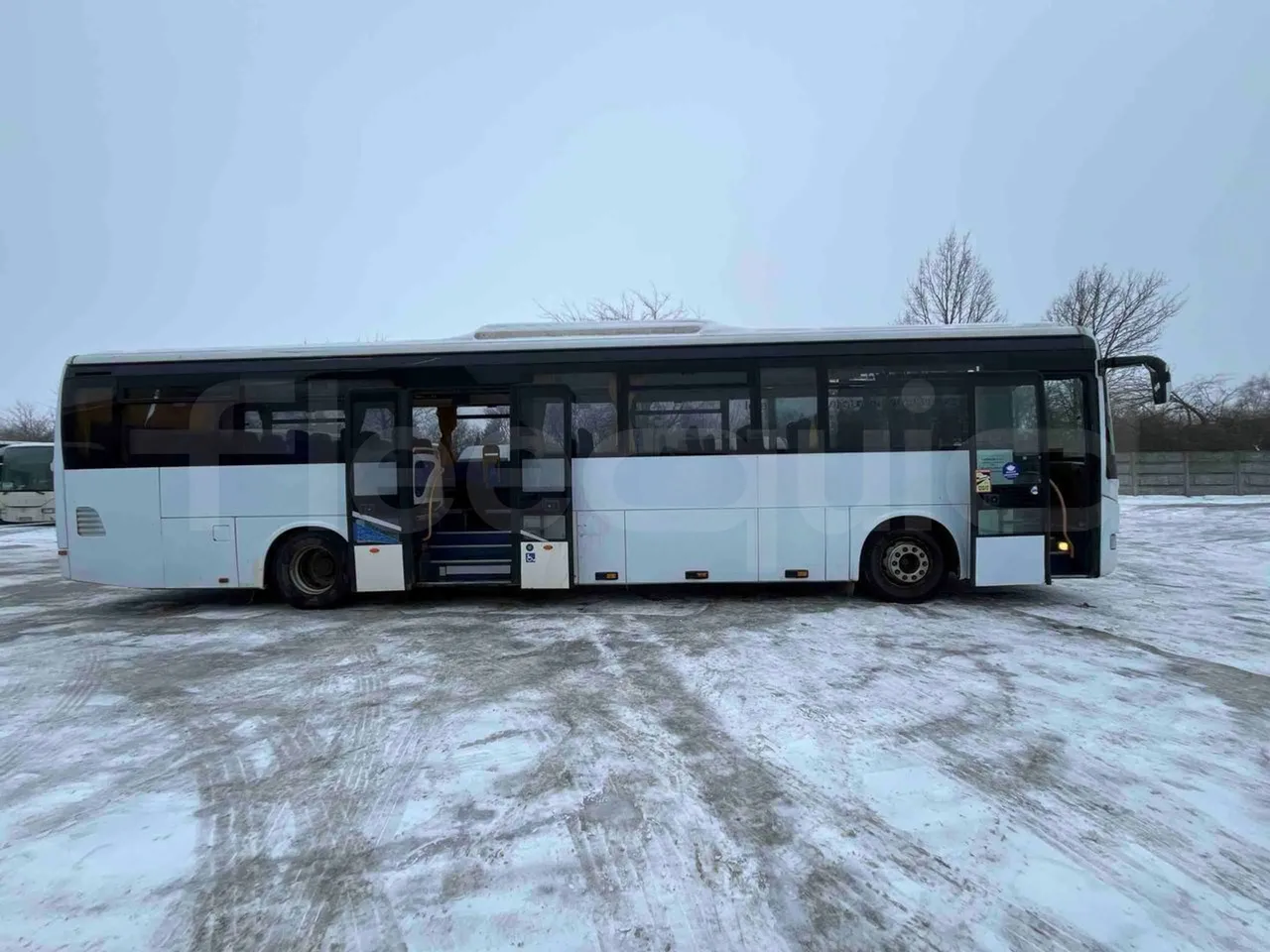 Irisbus Arway SFR160 -7A -  Euro4 - 243kW - 12.756mt - right side doors open