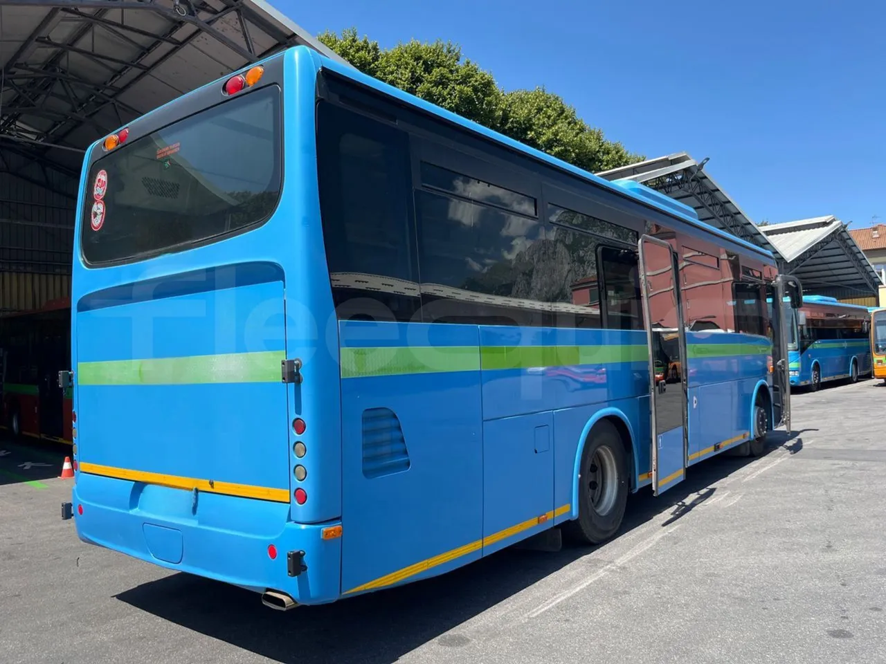 Iveco Crossway SFR160/ Euro 5 - 280 Kw - 10,655 Mt - 3/4 right rear doors closed