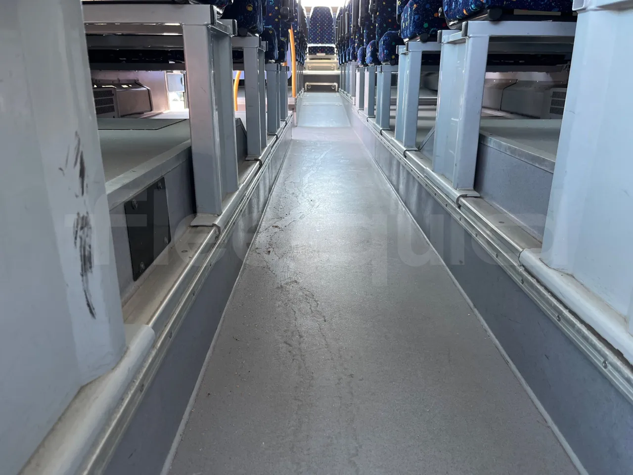 Iveco Crossway SFR160/ Euro 5 - 280 Kw - 10,655 Mt - seat brackets photo