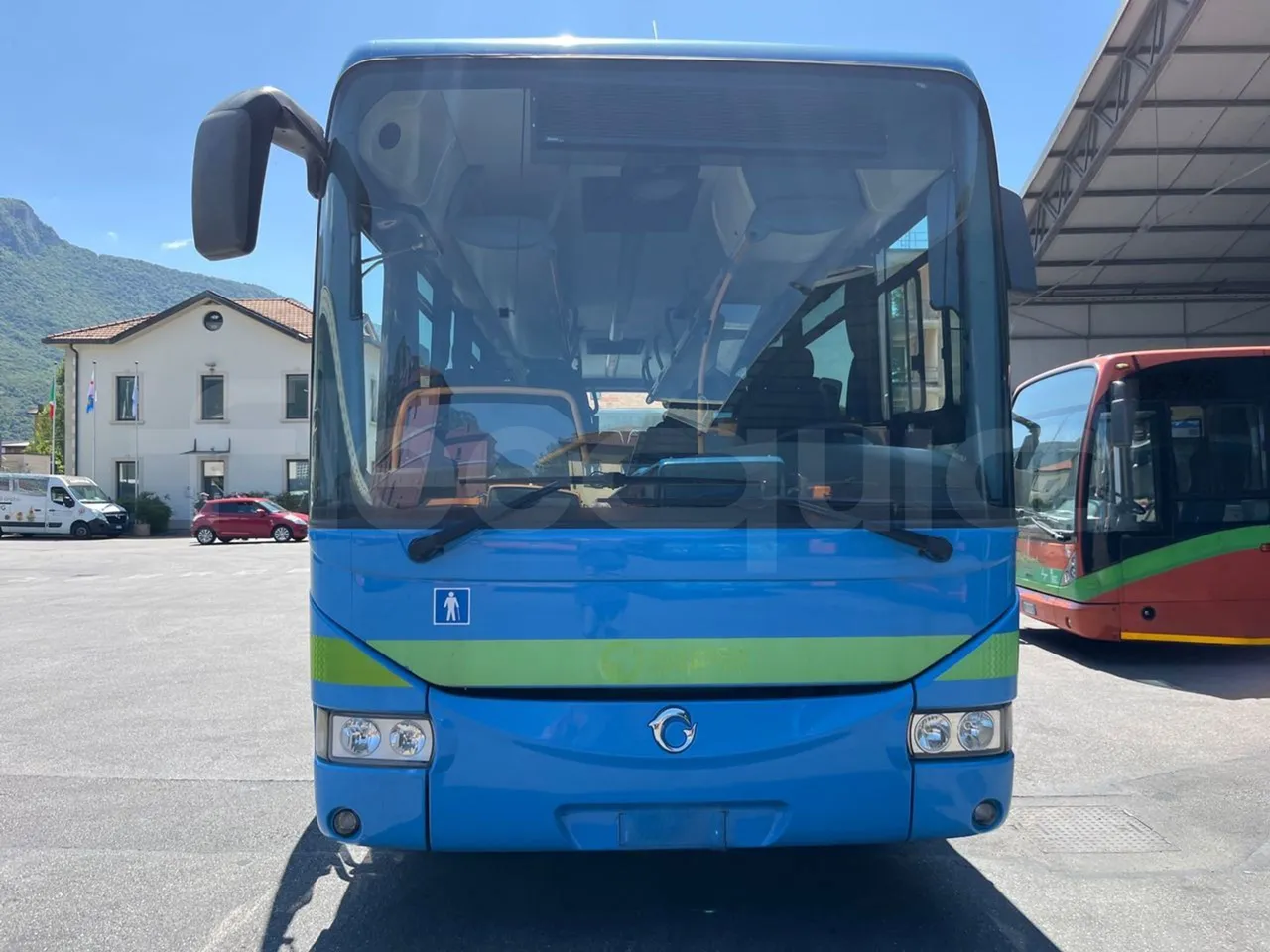 Iveco Crossway SFR160/ Euro 5 - 280 Kw - 10,655 Mt - front photo