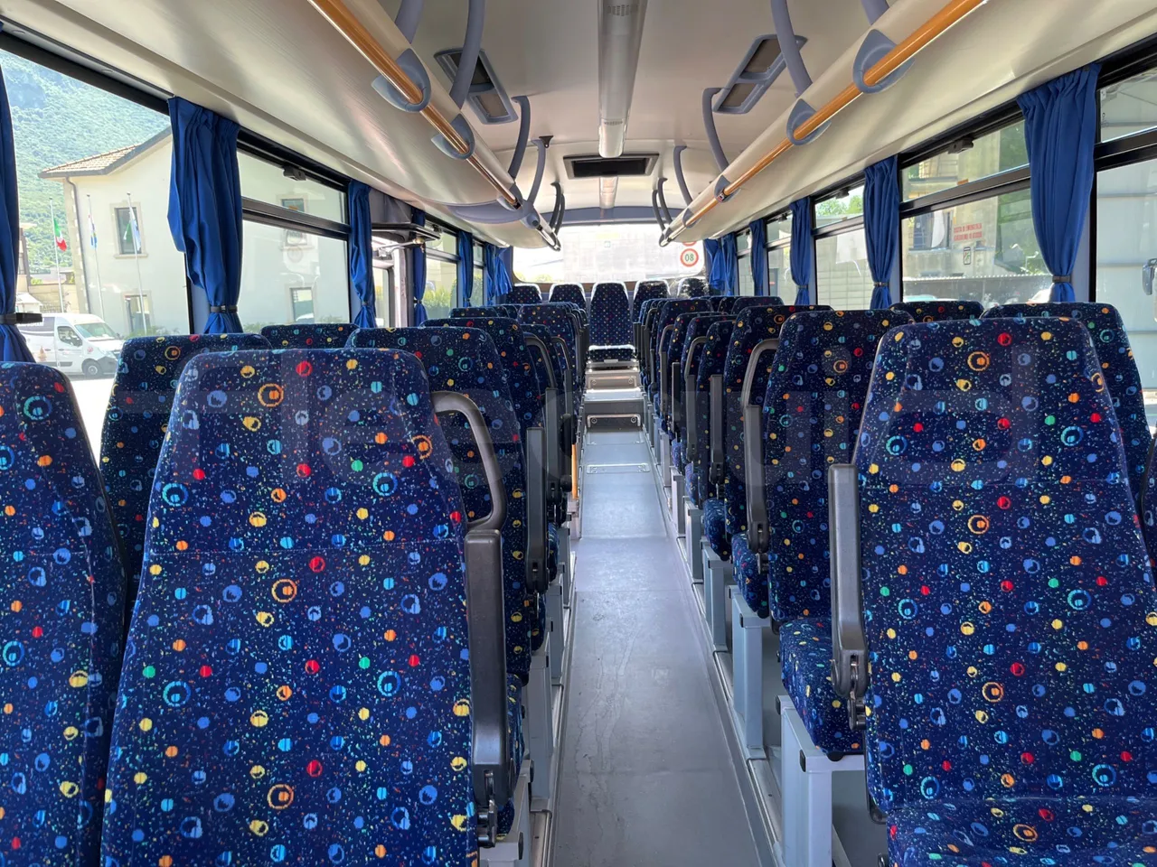 Iveco Crossway SFR160/ Euro 5 - 280 Kw - 10,655 Mt - interior reverse seats driver height (mandatory for bus to scrap)