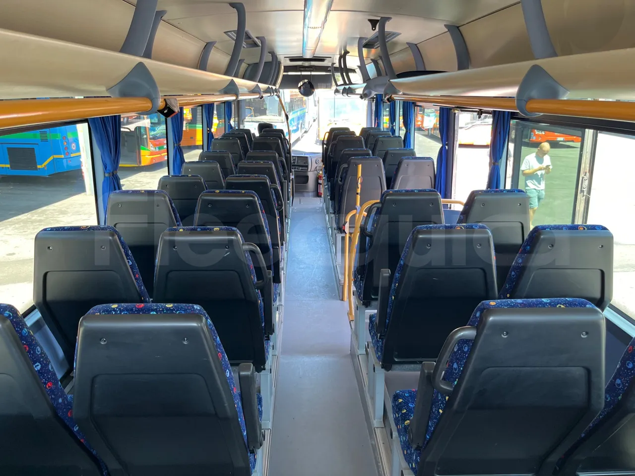 Iveco Crossway SFR160/ Euro 5 - 280 Kw - 10,655 Mt - forward view all seats last row height