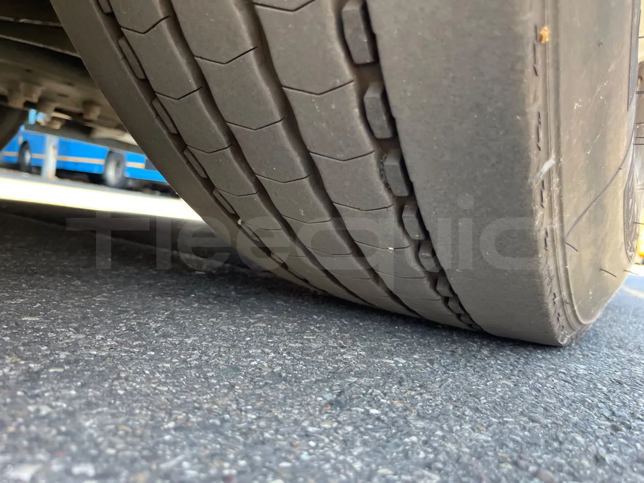 Iveco Crossway SFR160/ Euro 5 - 280 Kw - 10,655 Mt - tread condition front tires right