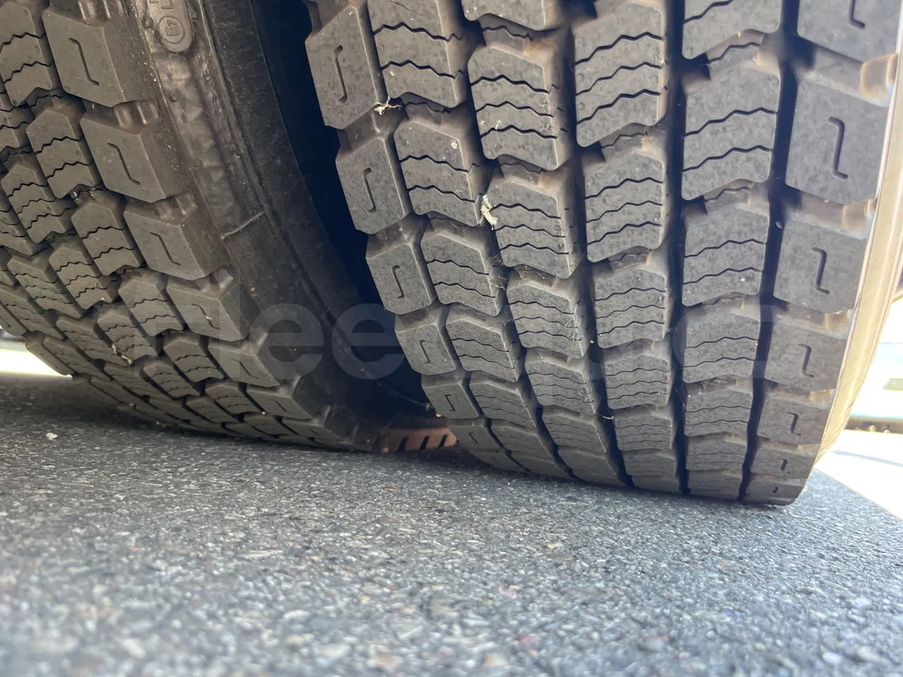 Iveco Crossway SFR160/ Euro 5 - 280 Kw - 10,655 Mt - tread condition second axle tires right