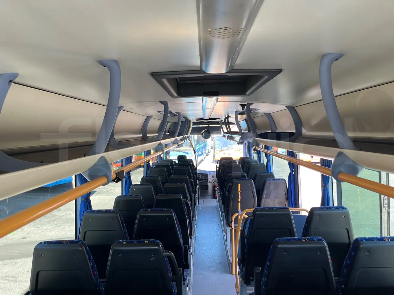 Iveco Crossway SFR160/ Euro 5 - 280 Kw - 10,655 Mt - overhead compartments photo