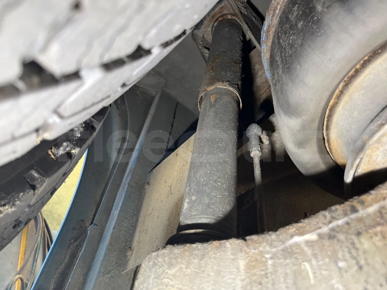 Iveco Crossway SFR160/ Euro 5 - 280 Kw - 10,655 Mt - axle 2 shock absorbers 1 left