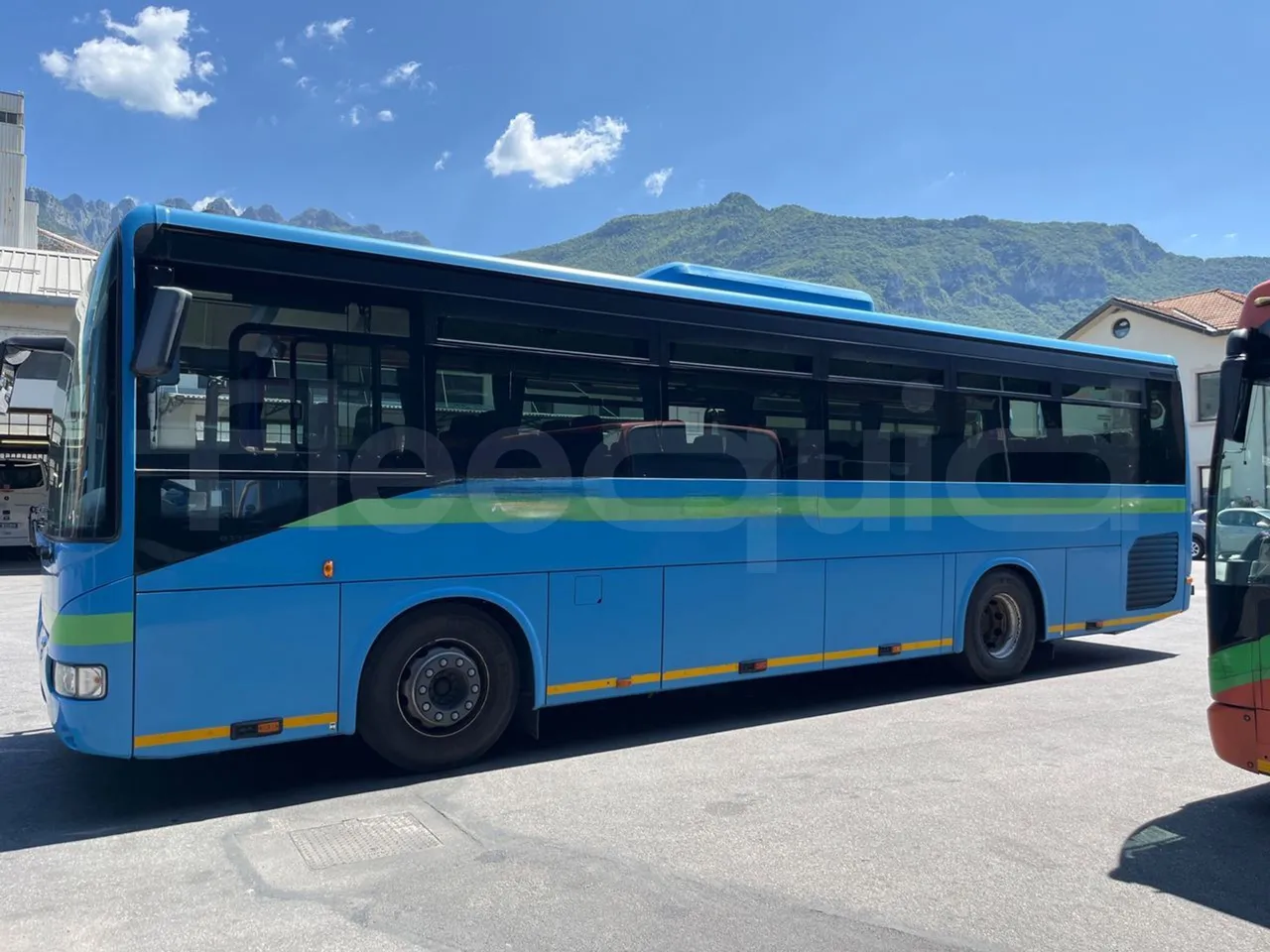 Iveco Crossway SFR160/ Euro 5 - 280 Kw - 10,655 Mt - left side photo