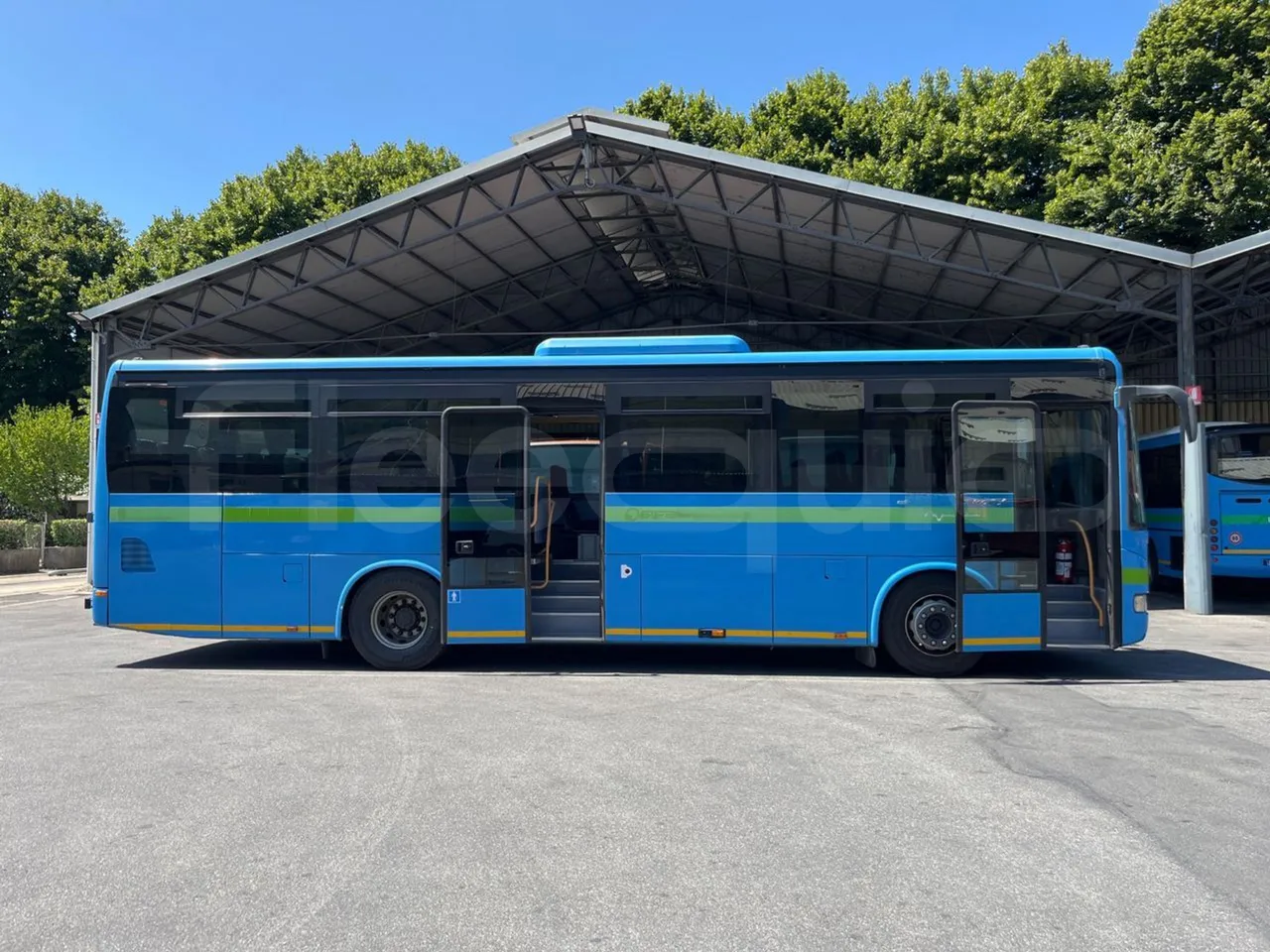 Iveco Crossway SFR160/ Euro 5 - 280 Kw - 10,655 Mt - right side doors open
