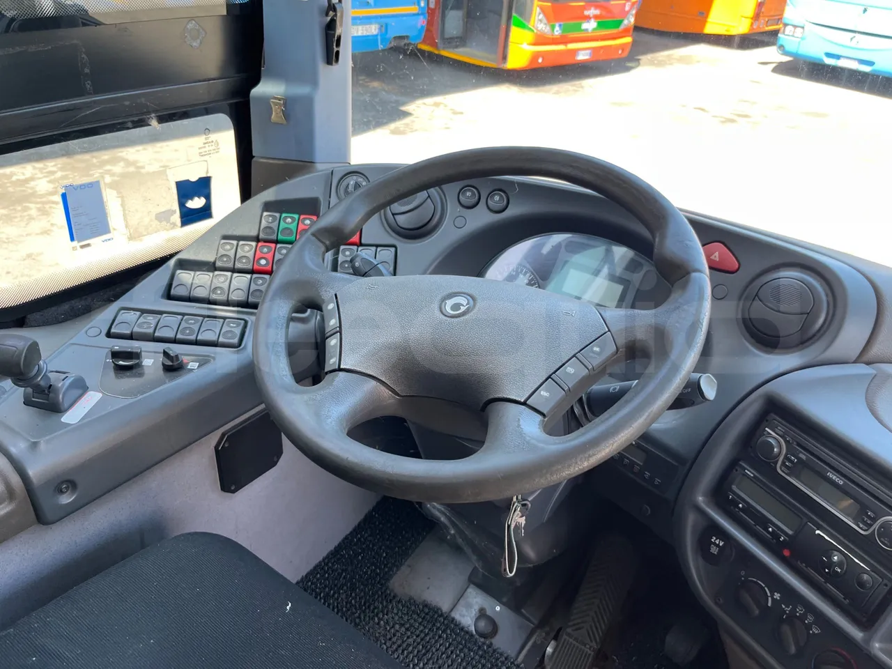 Iveco Crossway SFR160/ Euro 5 - 280 Kw - 10,655 Mt - steering wheel photo