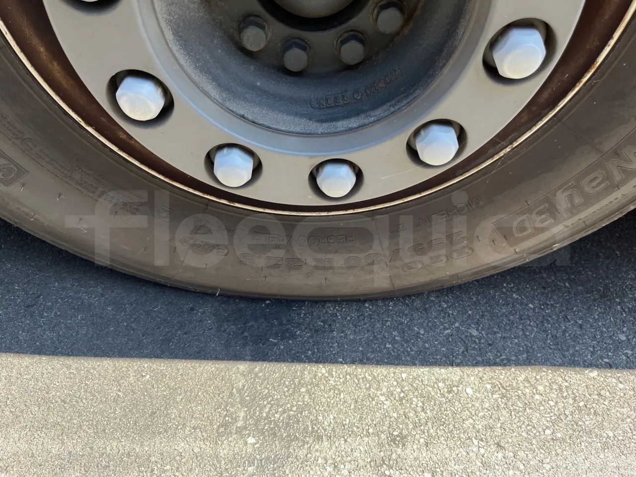 Iveco Crossway SFR160/ Euro 5 - 280 Kw - 10,655 Mt - front left tire measurements