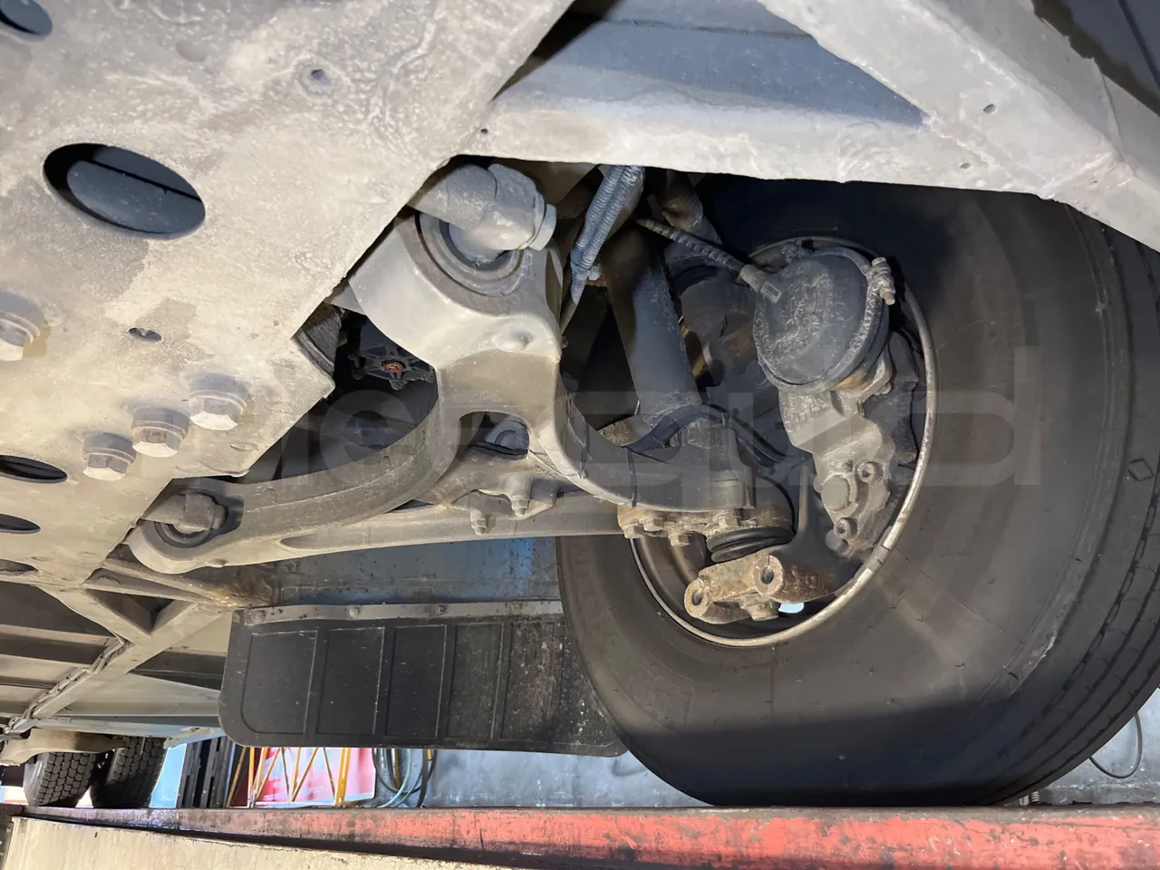 Iveco Crossway SFR160/ Euro 5 - 280 Kw - 10,655 Mt - front axle left side