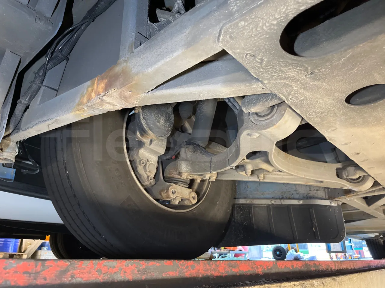 Iveco Crossway SFR160/ Euro 5 - 280 Kw - 10,655 Mt - front axle right side