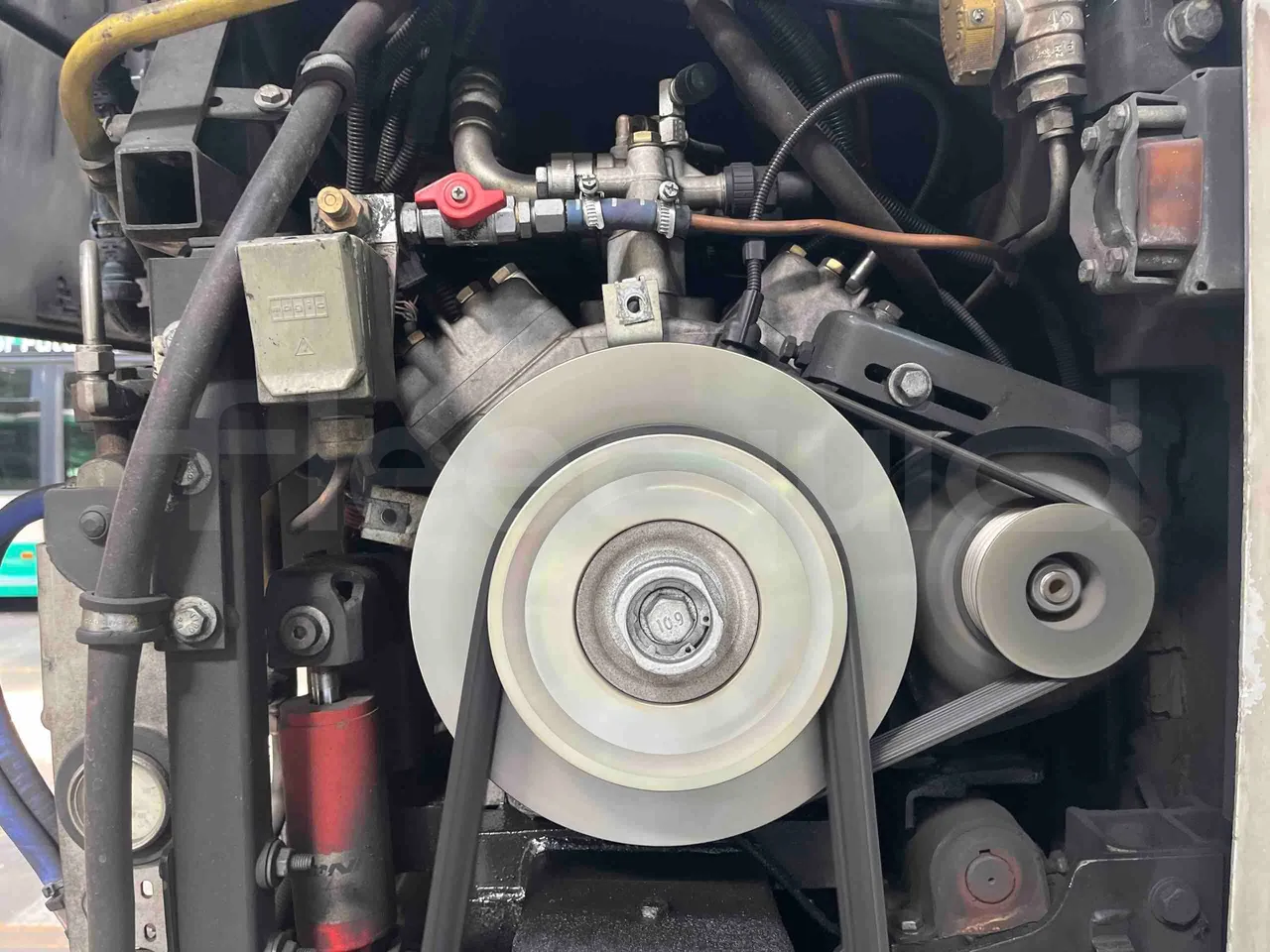 Iveco Citelis - air conditioning compressor