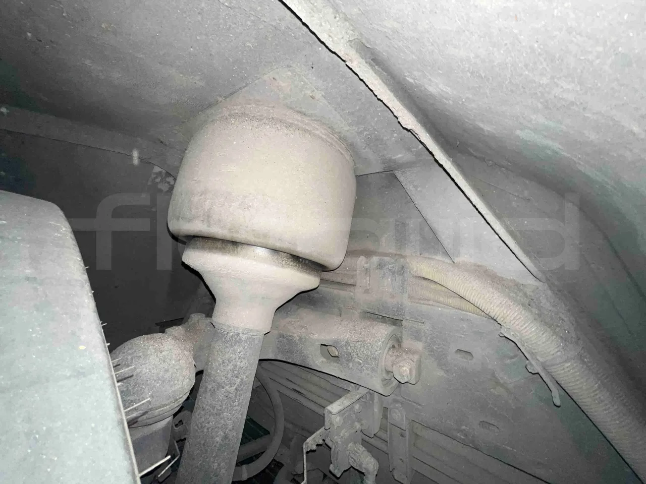 Iveco Citelis - front shock absorbers left