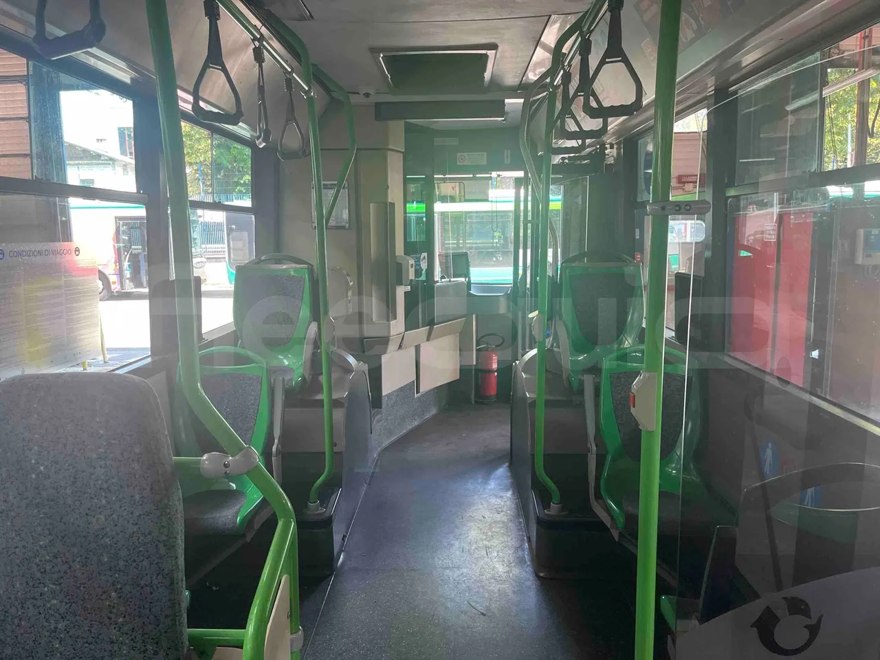 Iveco Citelis - forward view middle aisle