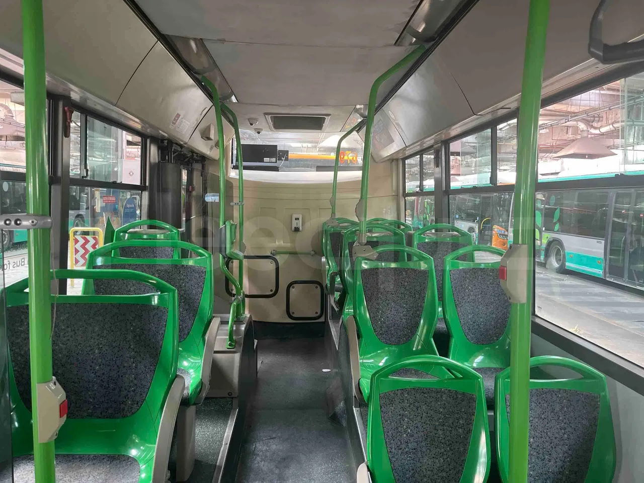 Iveco Citelis - reverse view middle aisle