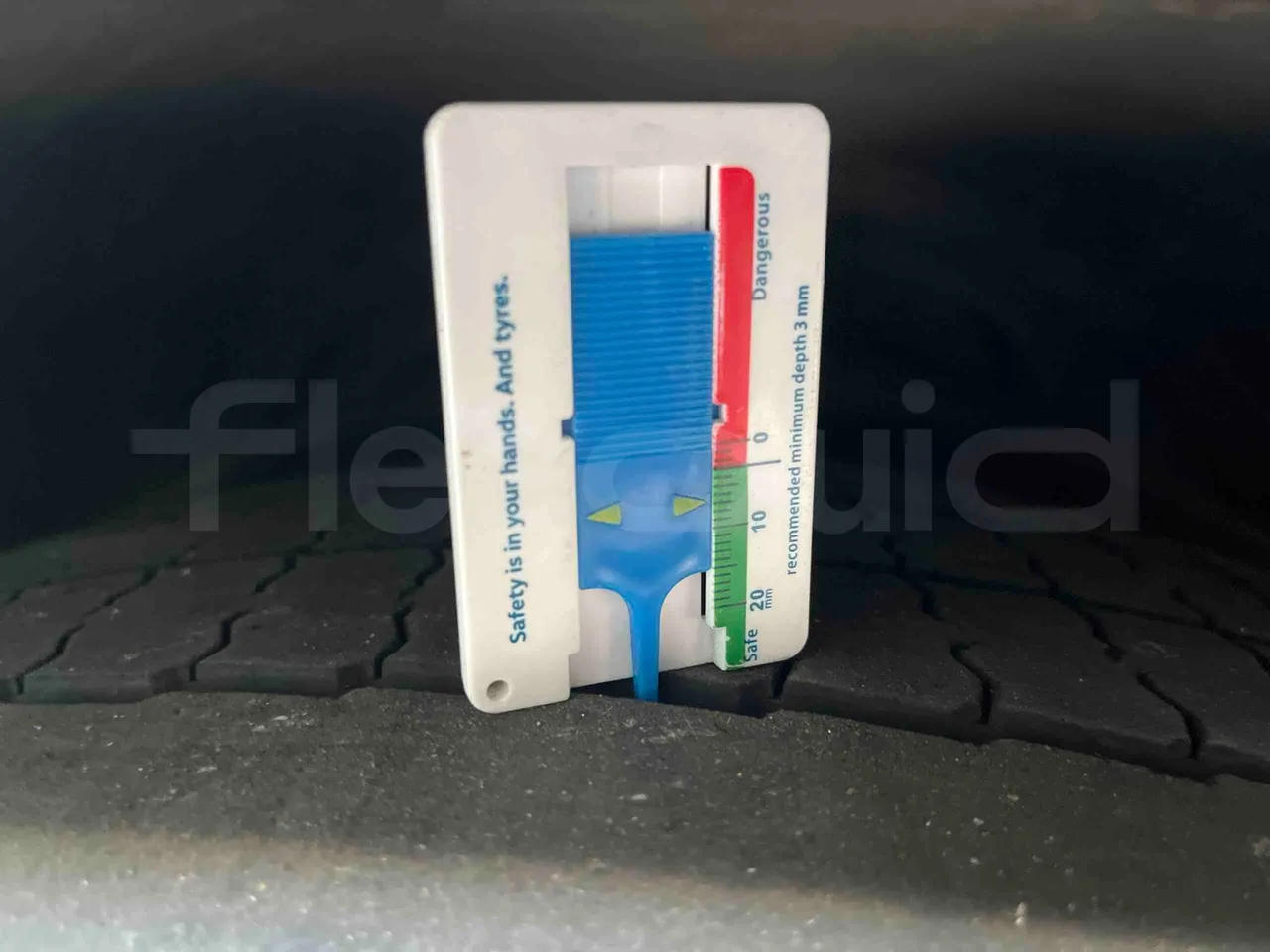 Iveco Citelis - tread condition front tires right