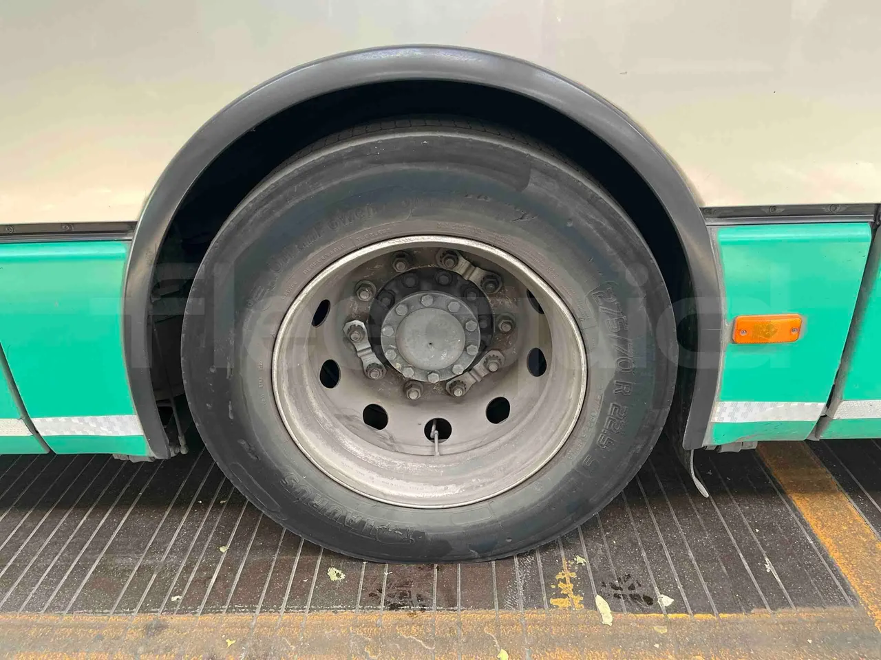 Iveco Citelis - rear left tire photo