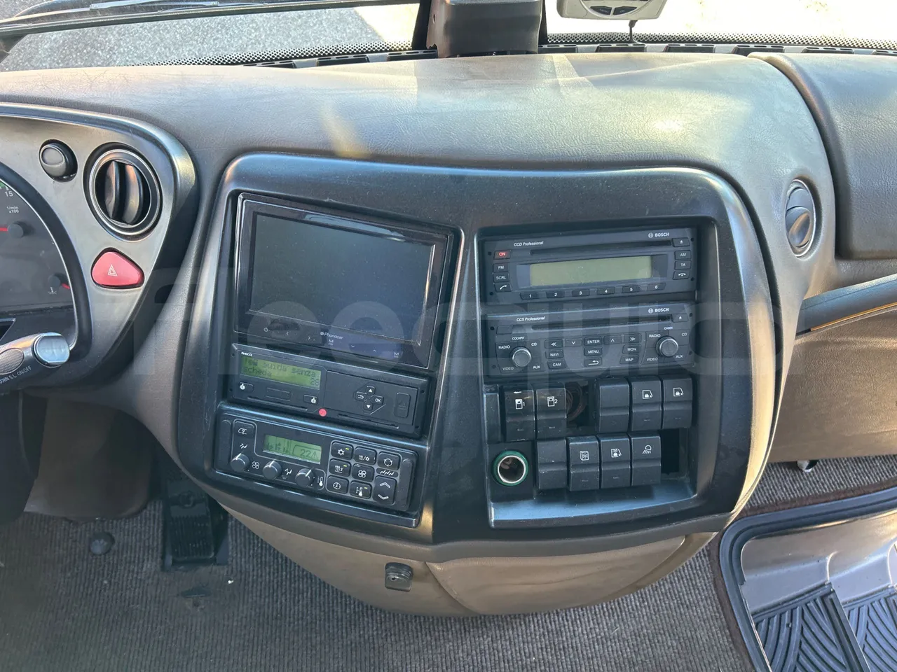 Iveco Magelys SFR2XX QC E8CU - EURO 6 - 294 Kw - 12.830 mt - radio accessories photo