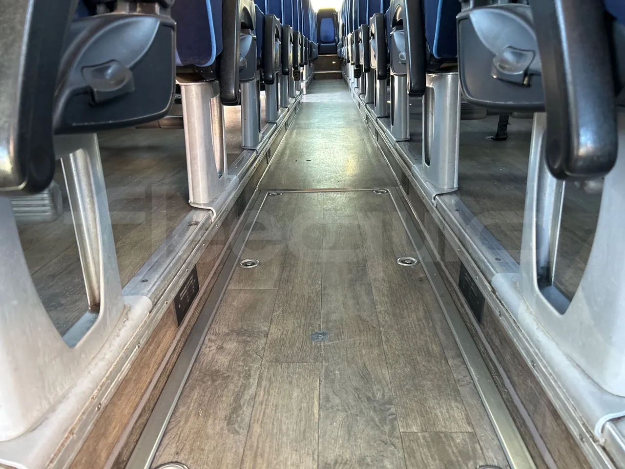 Iveco Magelys SFR2XX QC E8CU - EURO 6 - 294 Kw - 12.830 mt - seat brackets photo