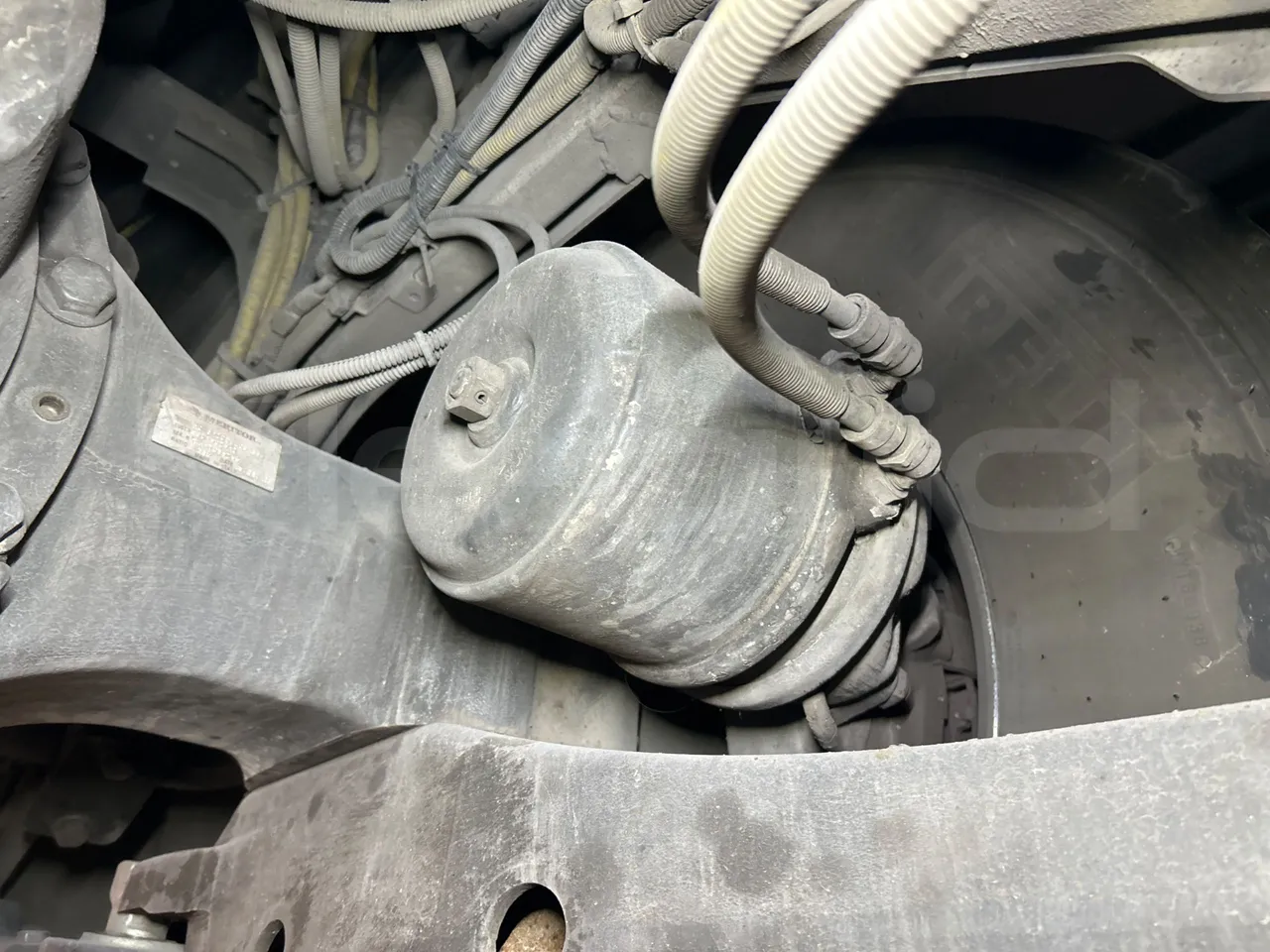 Iveco Magelys SFR2XX QC E8CU - EURO 6 - 294 Kw - 12.830 mt - axle 2 caliper brakes right