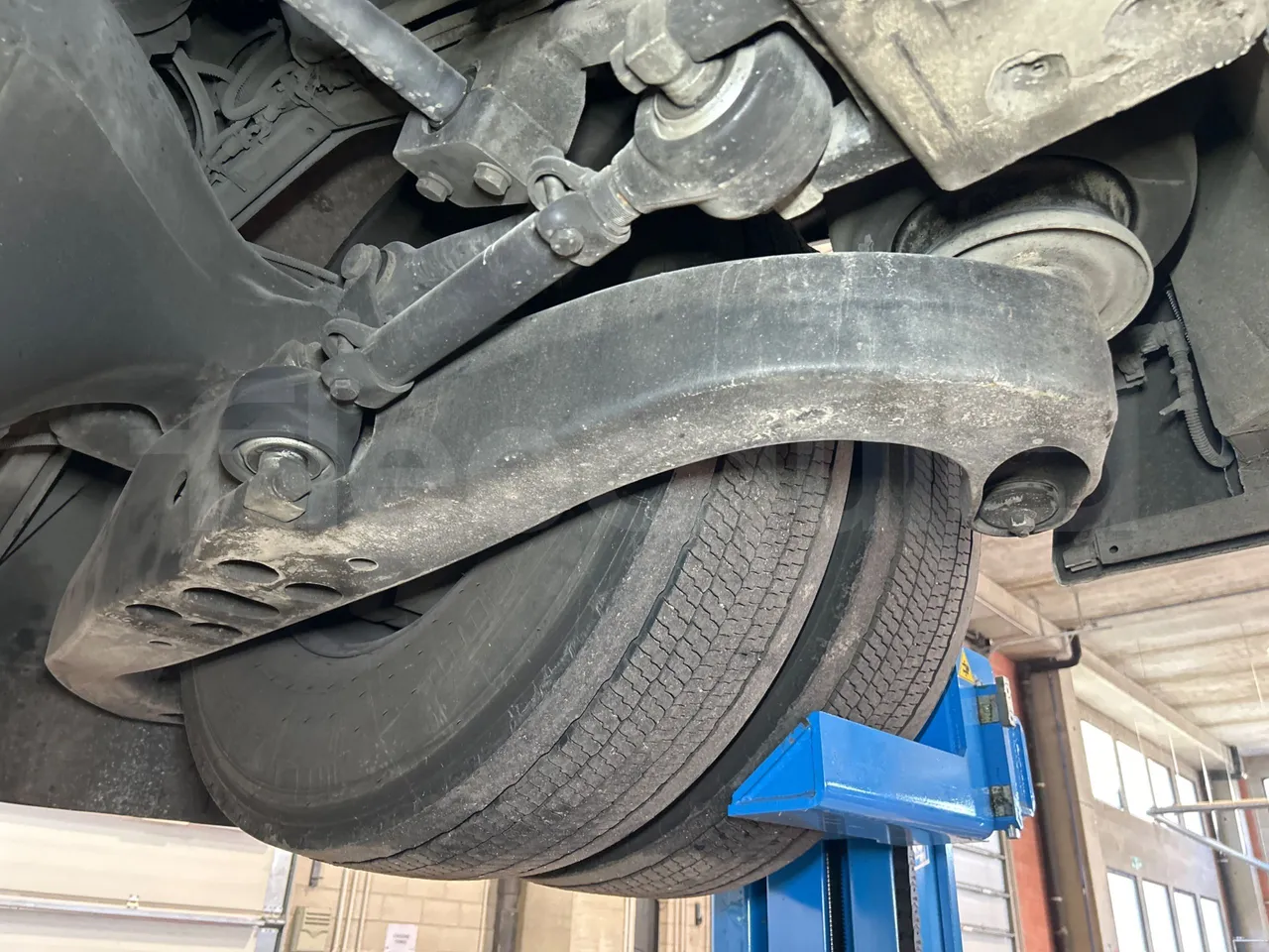 Iveco Magelys SFR2XX QC E8CU - EURO 6 - 294 Kw - 12.830 mt - axel 3  discs right