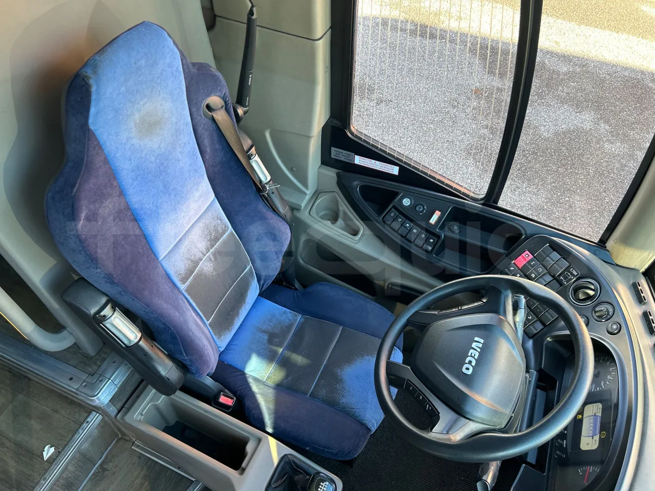 Iveco Magelys SFR2XX QC E8CU - EURO 6 - 294 Kw - 12.830 mt - driver's seat photo