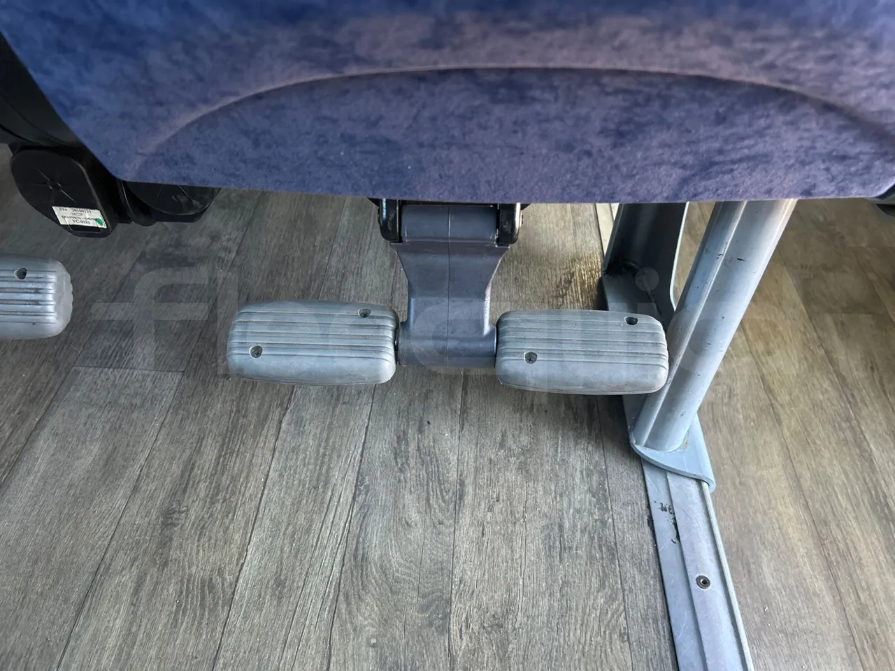 Iveco Magelys SFR2XX QC E8CU - EURO 6 - 294 Kw - 12.830 mt - footrest detail photo