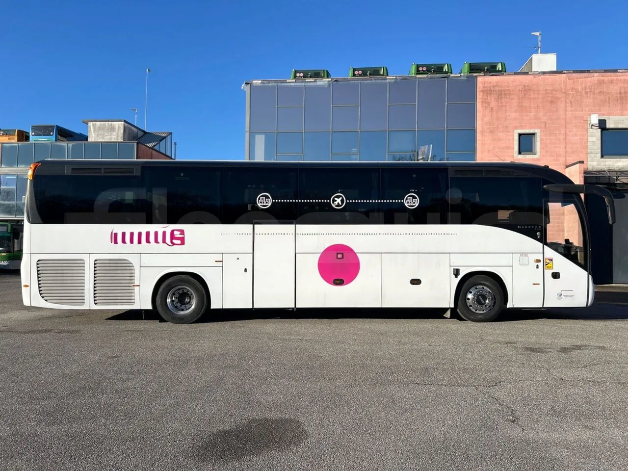 Iveco Magelys SFR2XX QC E8CU - EURO 6 - 294 Kw - 12.830 mt - right side doors closed