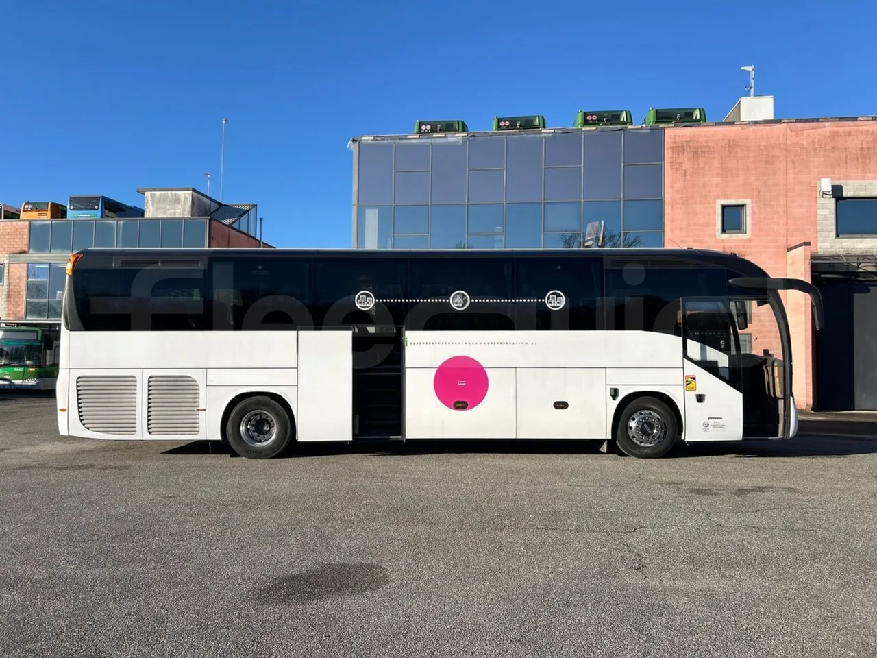 Iveco Magelys SFR2XX QC E8CU - EURO 6 - 294 Kw - 12.830 mt - right side doors open