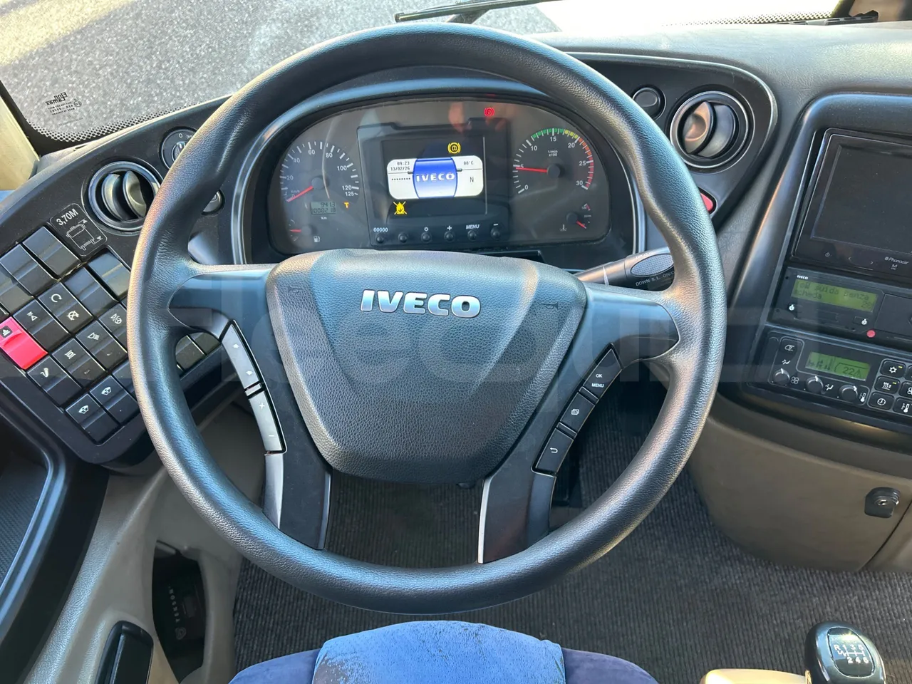 Iveco Magelys SFR2XX QC E8CU - EURO 6 - 294 Kw - 12.830 mt - steering wheel photo