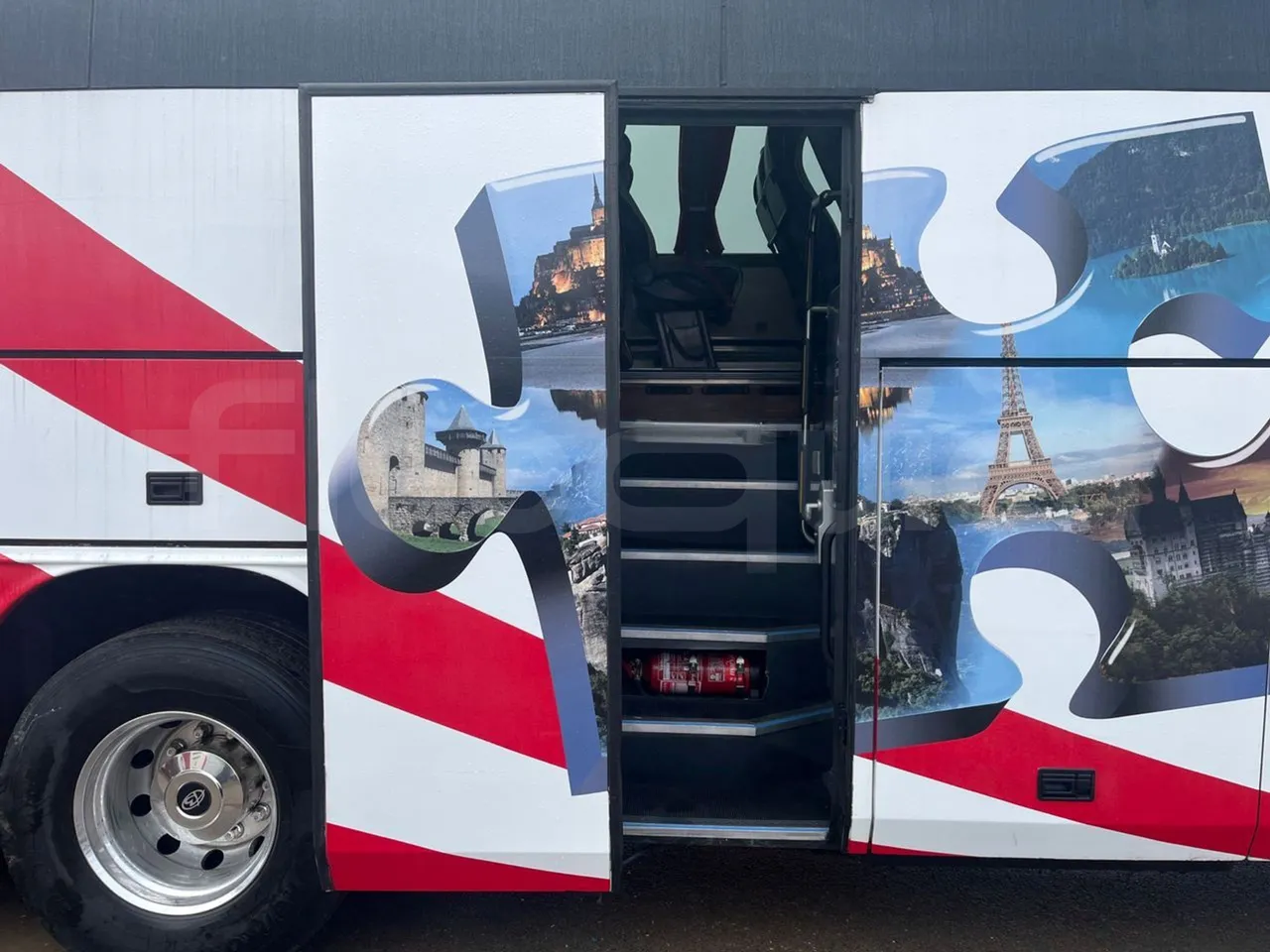 Volvo Beulas Glory B3RJ3C60C - Euro 6 - 345 kW - 14.600 mt - front door 2 open