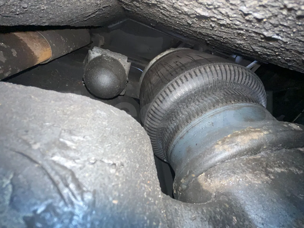 Volvo Beulas Glory B3RJ3C60C - Euro 6 - 345 kW - 14.600 mt - axel 2 air springs 2 left