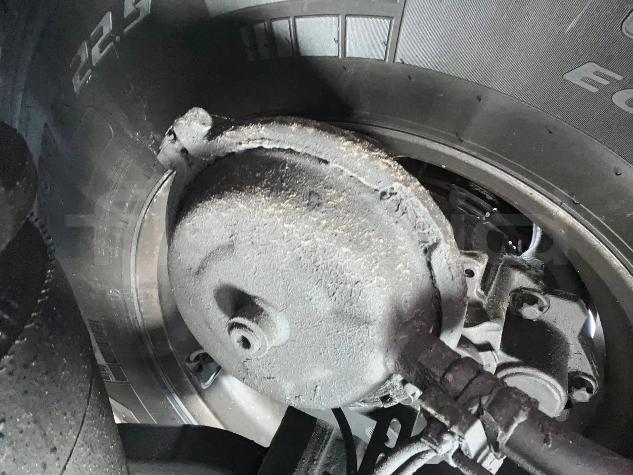 Volvo Beulas Glory B3RJ3C60C - Euro 6 - 345 kW - 14.600 mt - axel 3 caliper brakes left