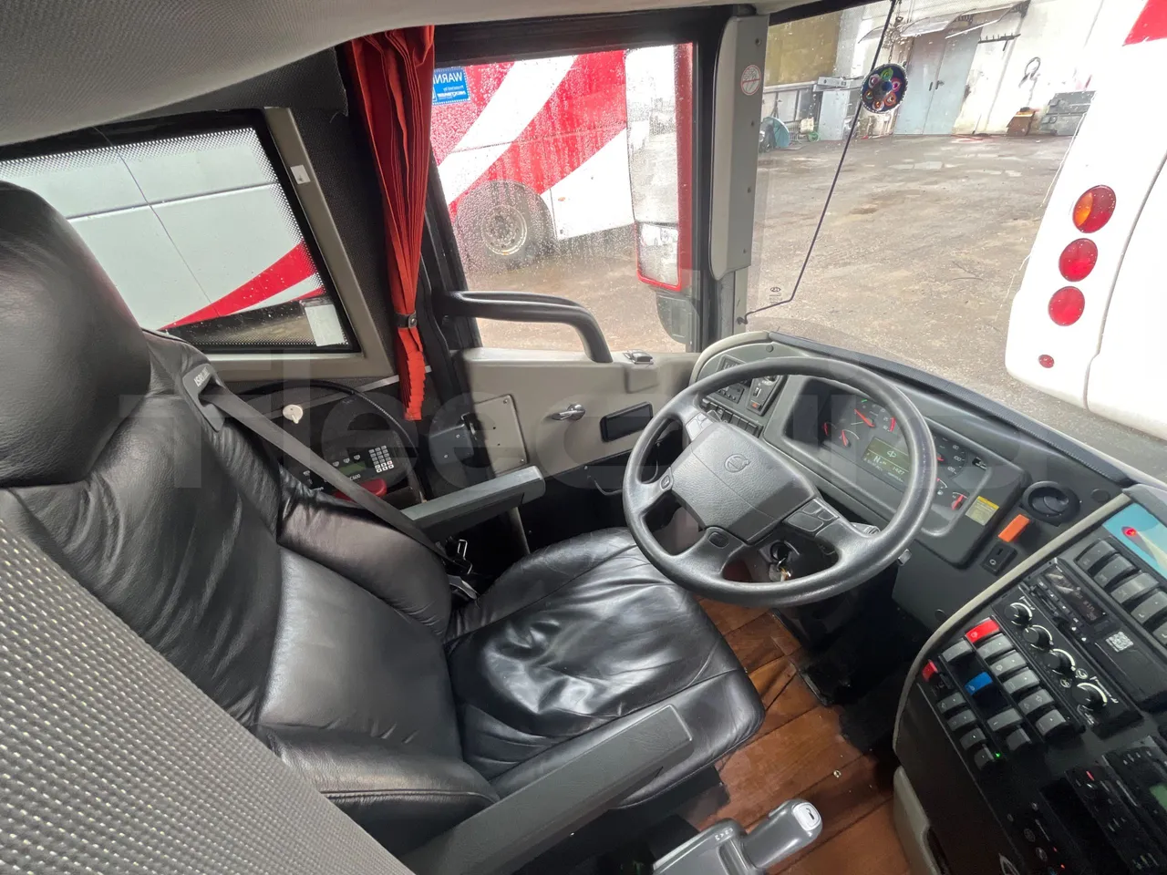 Volvo Beulas Glory B3RJ3C60C - Euro 6 - 345 kW - 14.600 mt - driver's seat photo