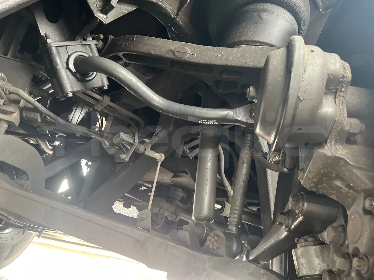 Volvo Beulas Glory B3RJ3C60C - Euro 6 - 345 kW - 14.600 mt - front shock absorbers left