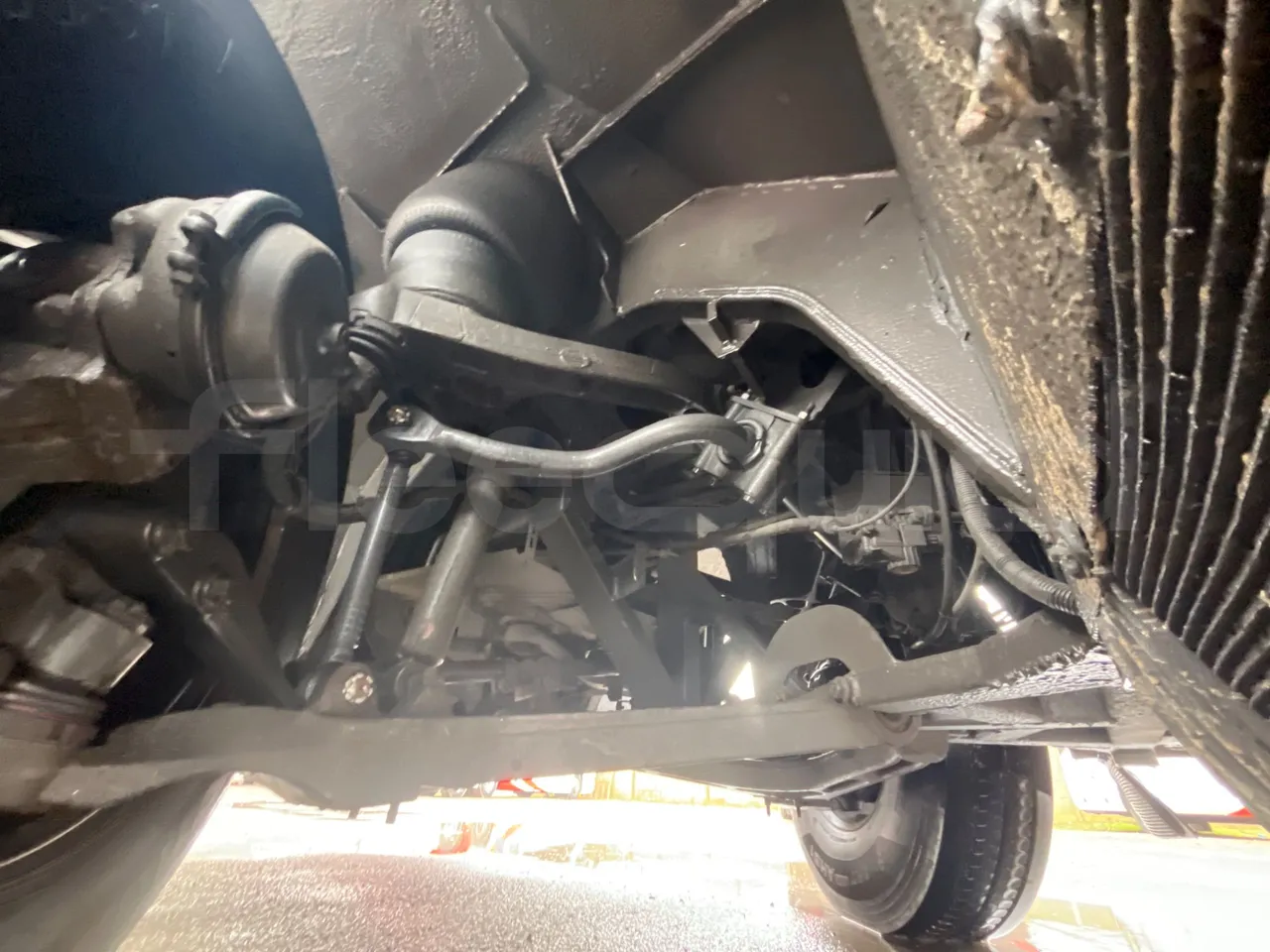 Volvo Beulas Glory B3RJ3C60C - Euro 6 - 345 kW - 14.600 mt - front shock absorbers right