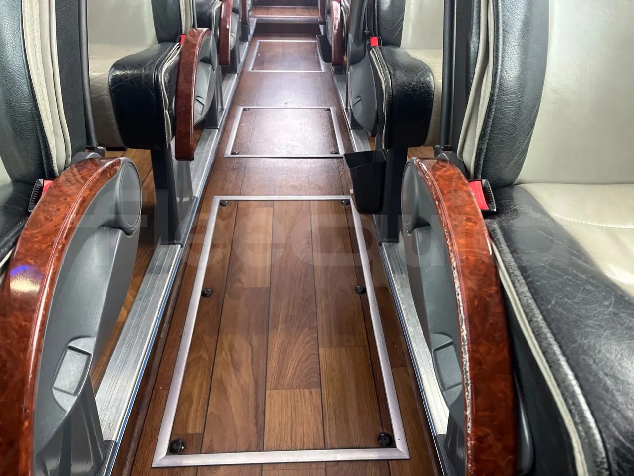 Volvo Beulas Glory B3RJ3C60C - Euro 6 - 345 kW - 14.600 mt - floor hatches photo