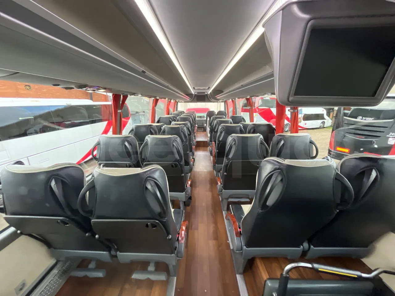 Volvo Beulas Glory B3RJ3C60C - Euro 6 - 345 kW - 14.600 mt - forward view middle aisle