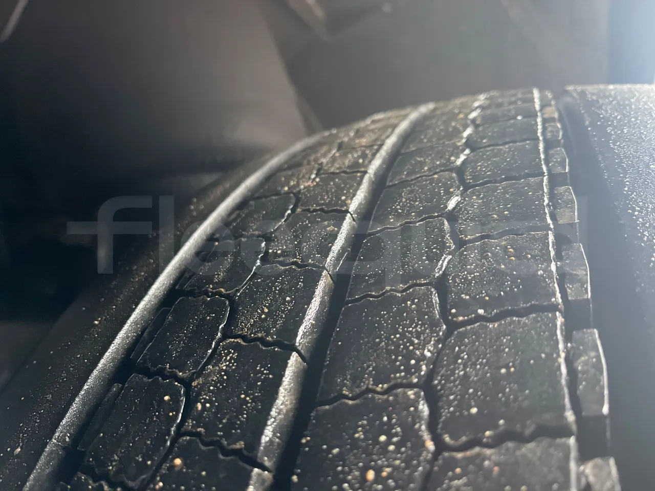 Volvo Beulas Glory B3RJ3C60C - Euro 6 - 345 kW - 14.600 mt - tread condition front tires right