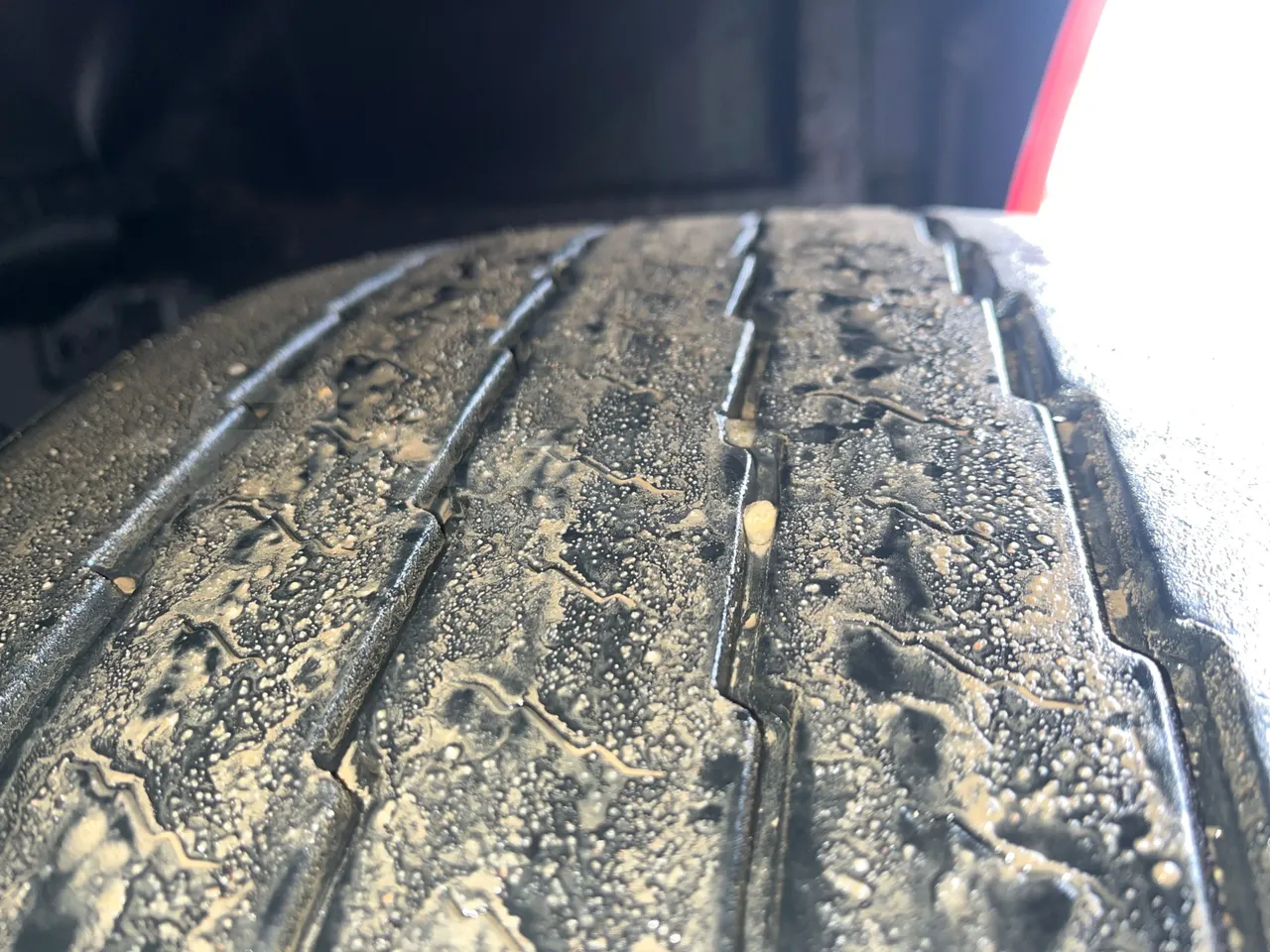 Volvo Beulas Glory B3RJ3C60C - Euro 6 - 345 kW - 14.600 mt - tread condition third axle tires left