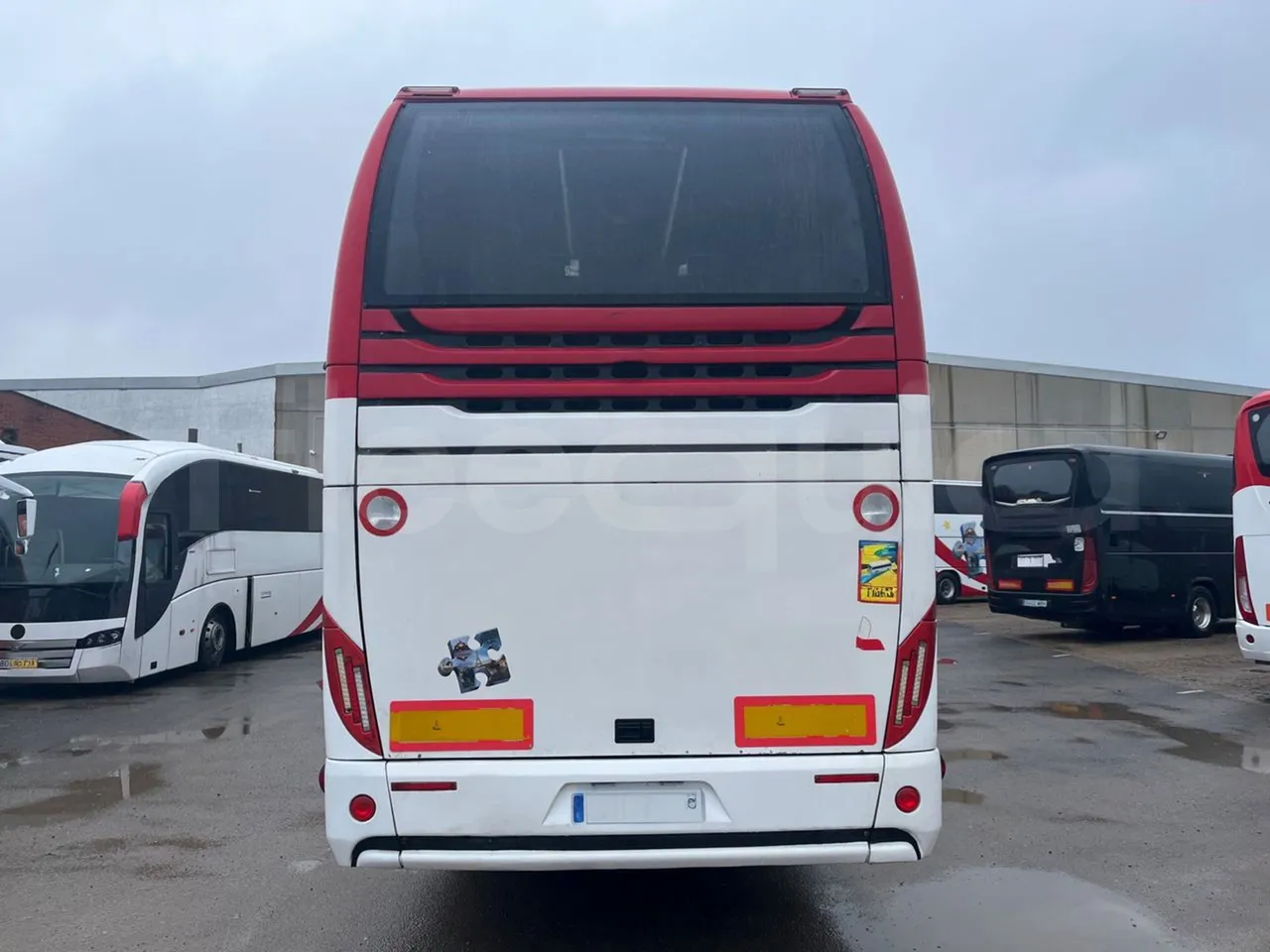 Volvo Beulas Glory B3RJ3C60C - Euro 6 - 345 kW - 14.600 mt - rear hatch closed