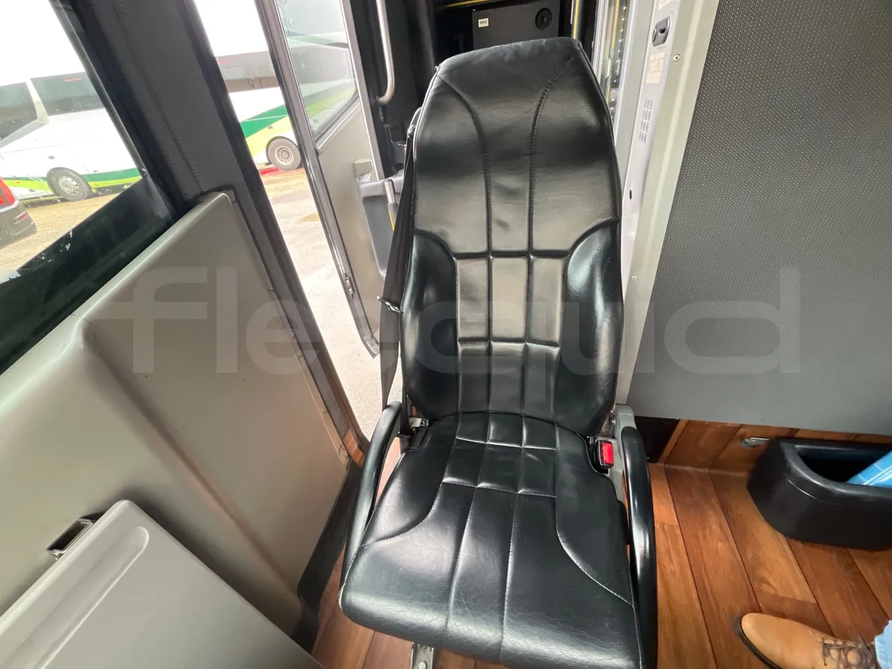 Volvo Beulas Glory B3RJ3C60C - Euro 6 - 345 kW - 14.600 mt - hostess seat photo