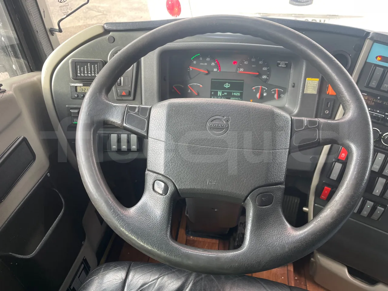 Volvo Beulas Glory B3RJ3C60C - Euro 6 - 345 kW - 14.600 mt - steering wheel photo