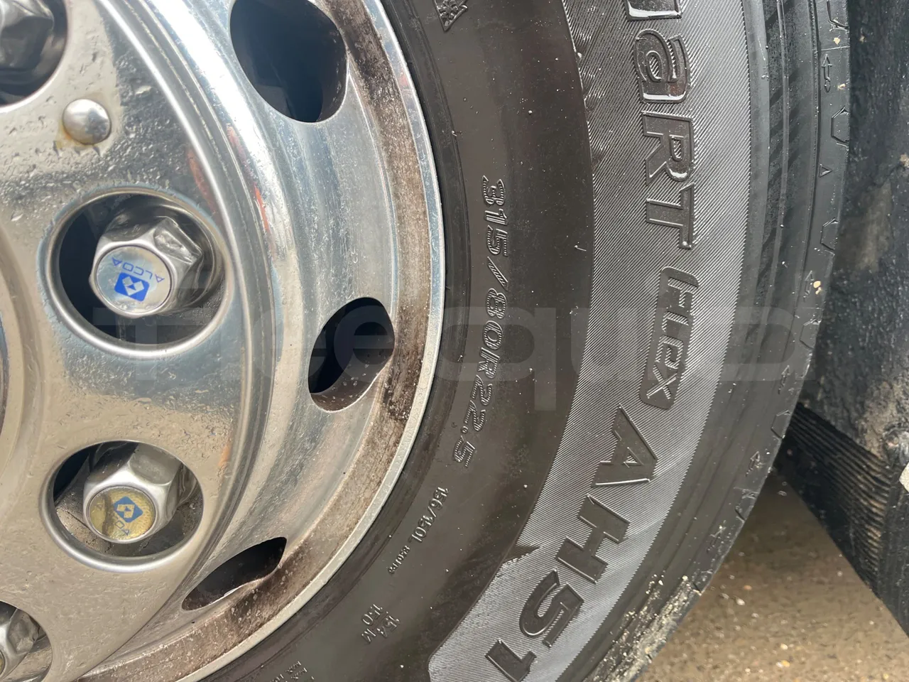 Volvo Beulas Glory B3RJ3C60C - Euro 6 - 345 kW - 14.600 mt - rear left tire photo