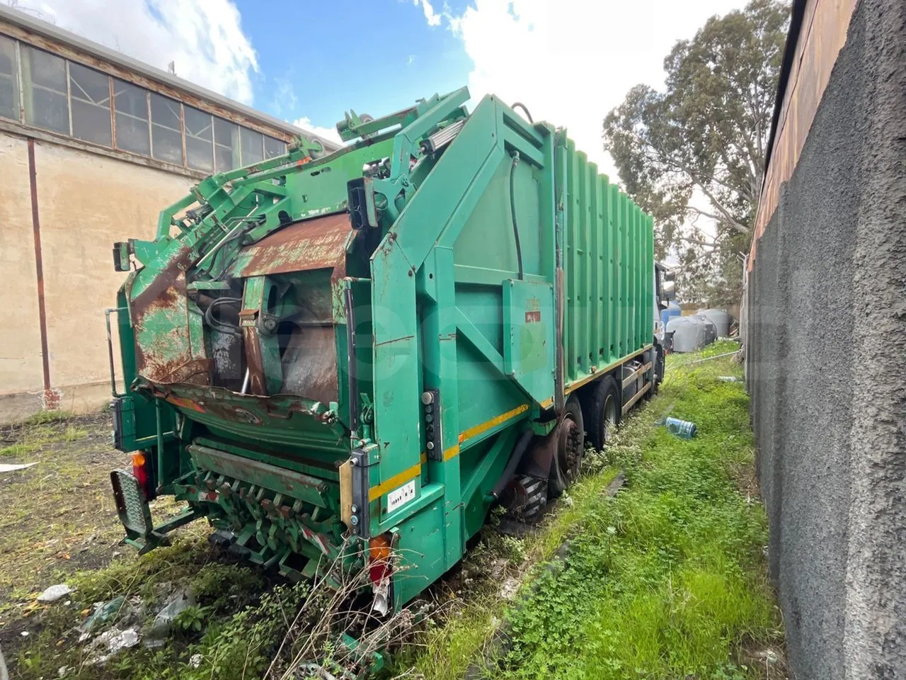 Iveco Magirus A260S/80 COMES - Euro3 - 218kW - 9.310mt - 3/4 right rear doors closed