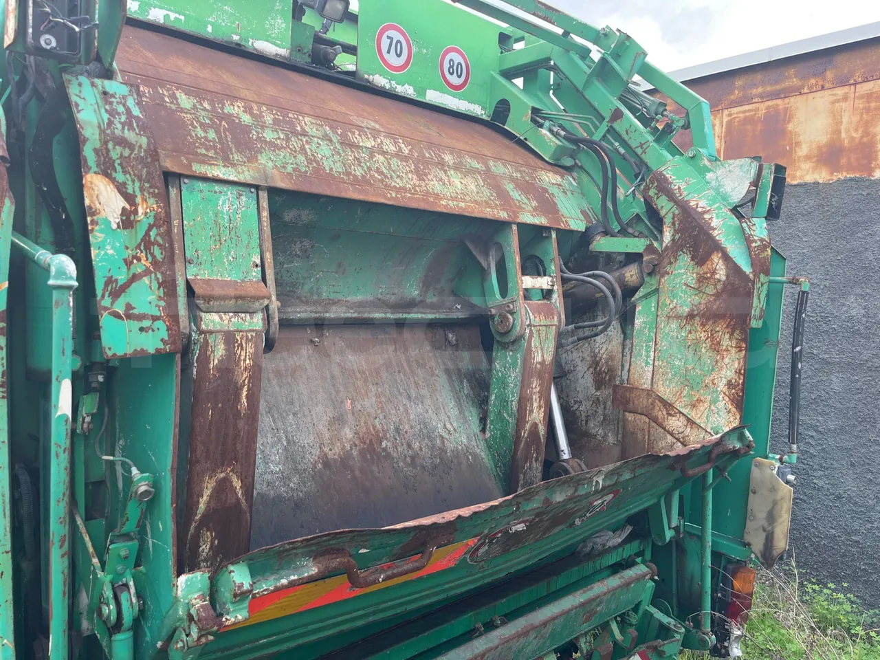 Iveco Magirus A260S/80 COMES - Euro3 - 218kW - 9.310mt - internal frame rust check