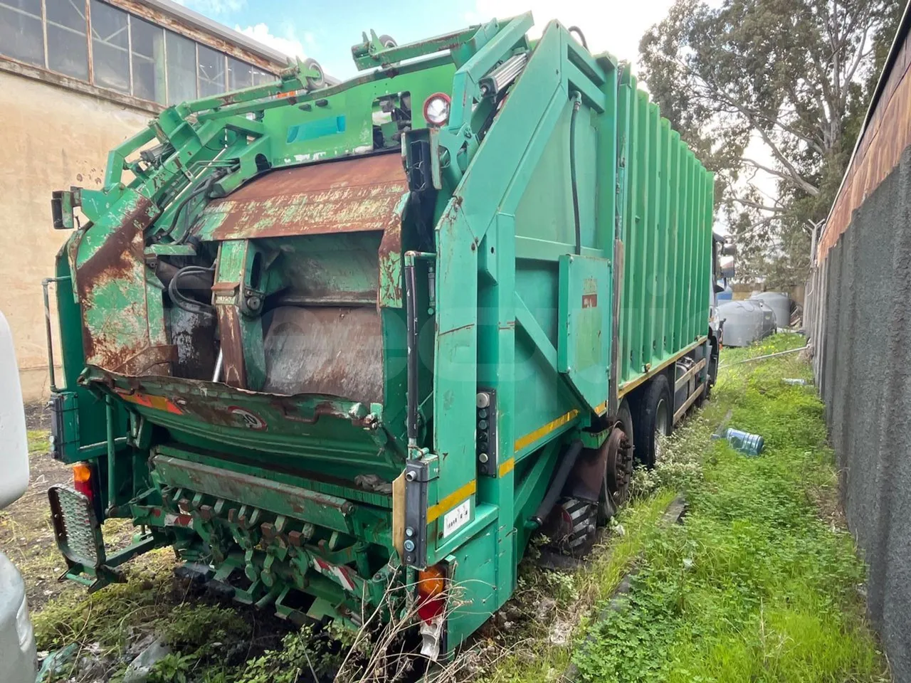 Iveco Magirus A260S/80 COMES - Euro3 - 218kW - 9.310mt - rear hatch closed